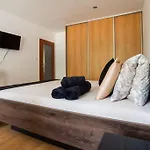 3 Lux Near Center Apartamento *