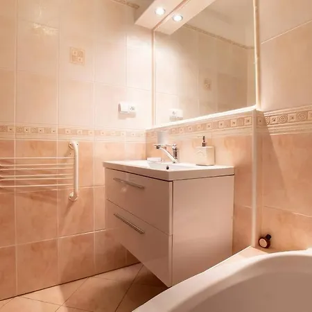 Great Large Near Center Appartement *