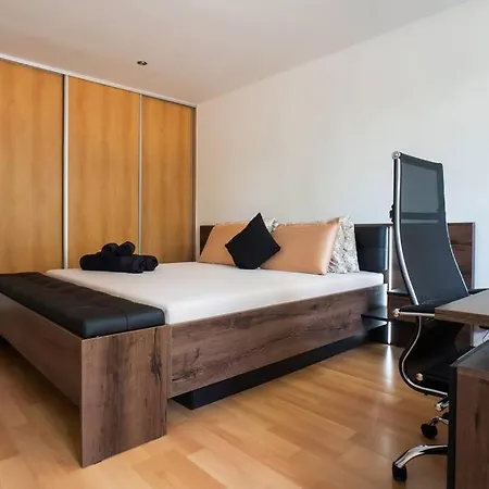 Great Large Near Center Appartement *