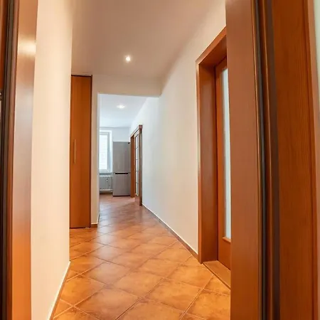 3 Lux Near Center *
