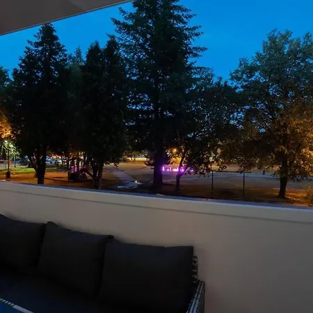 Great Large Near Center Apartmán *