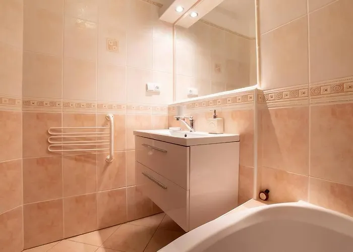 3 Lux Near Center Apartman *