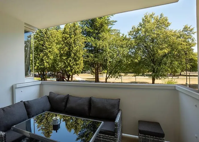 3 Lux Near Center Apartman