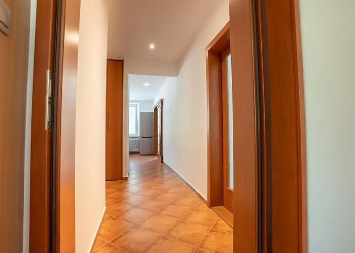 3 Lux Near Center *